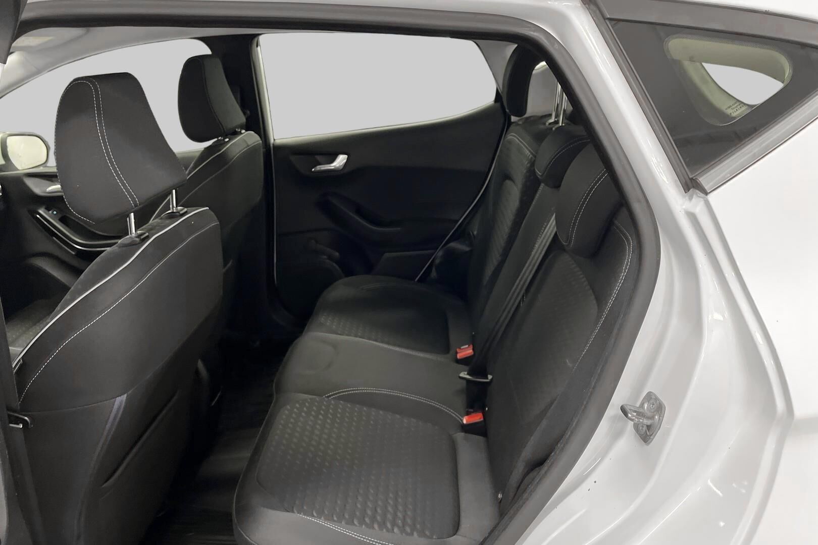 Ford Fiesta iso kuva 10