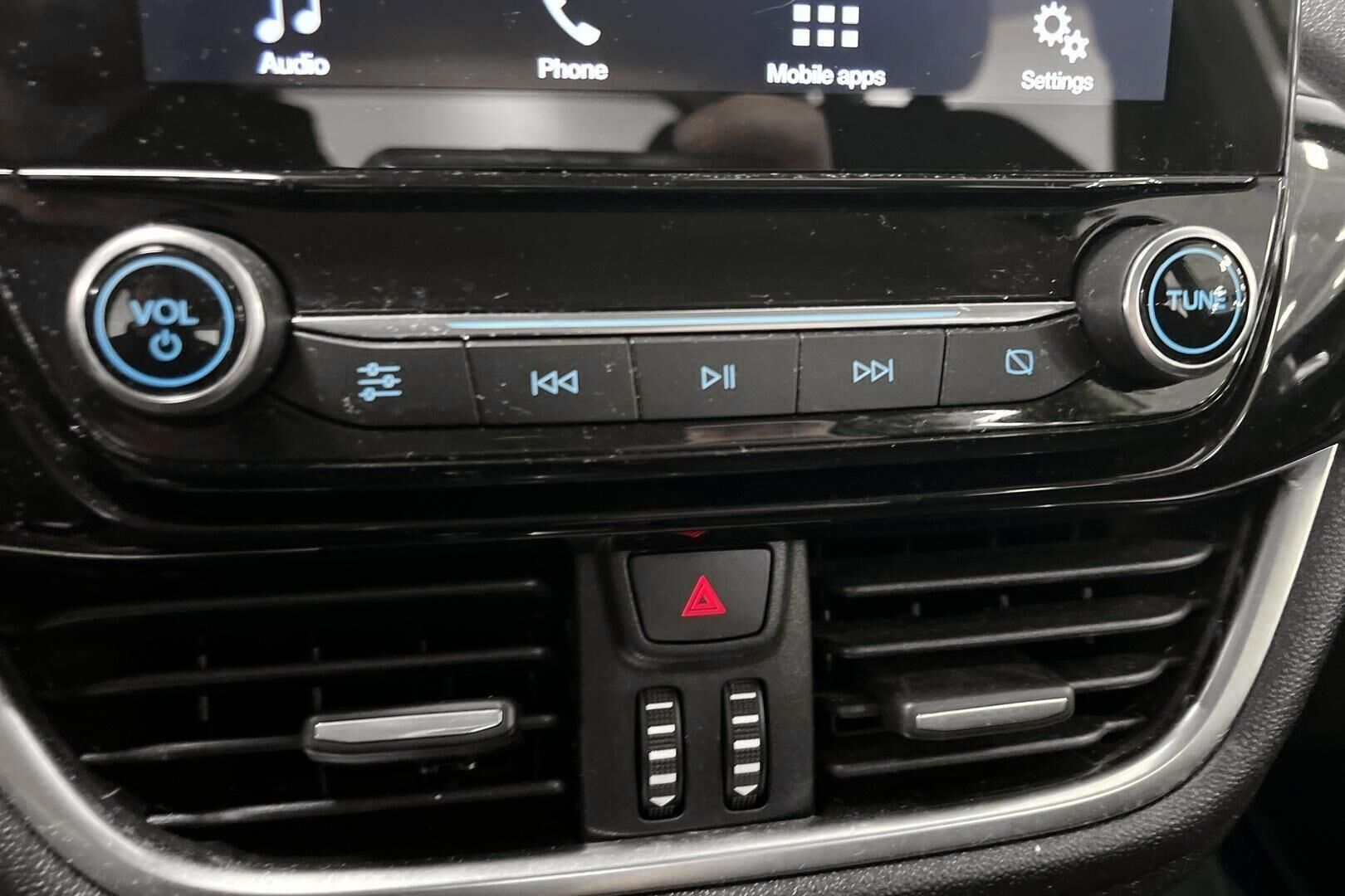 Ford Fiesta iso kuva 16