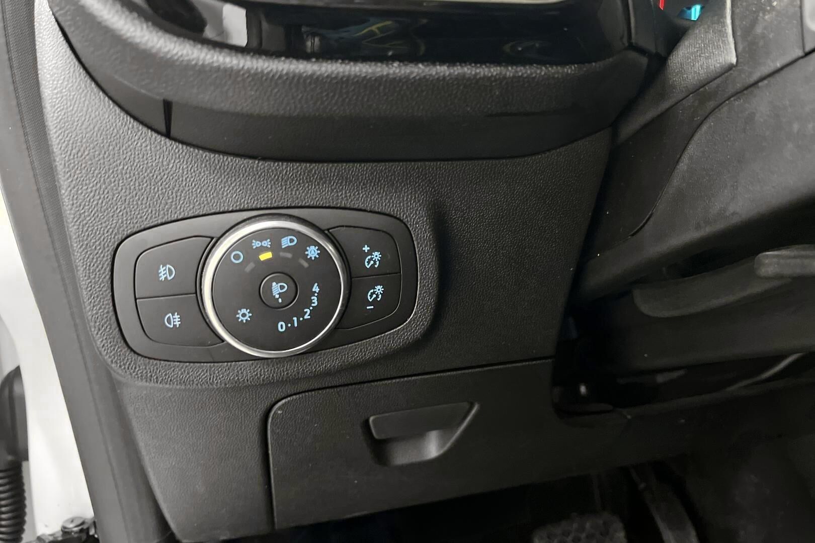 Ford Fiesta iso kuva 22