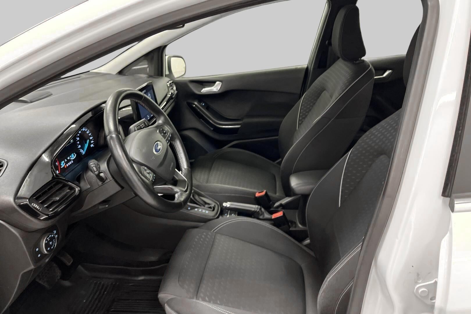 Ford Fiesta iso kuva 9