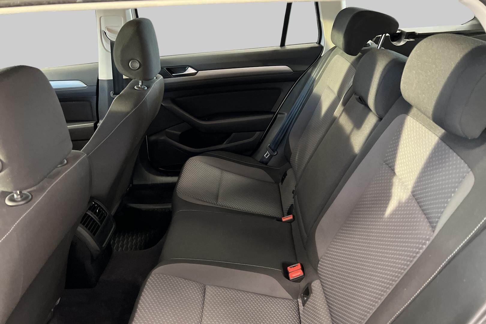 Volkswagen Passat iso kuva 11