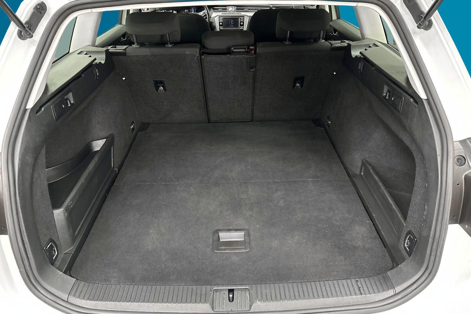 Volkswagen Passat iso kuva 19