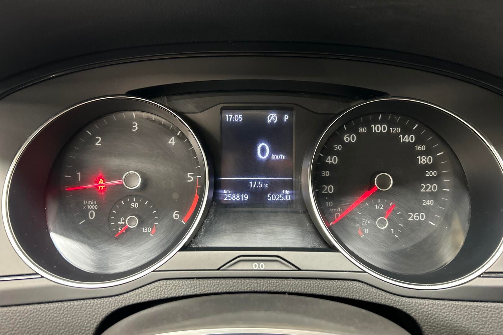 Volkswagen Passat iso kuva 8