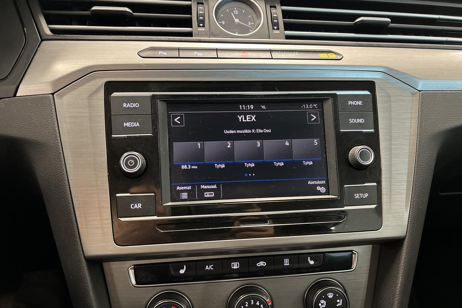 Volkswagen Passat iso kuva 15