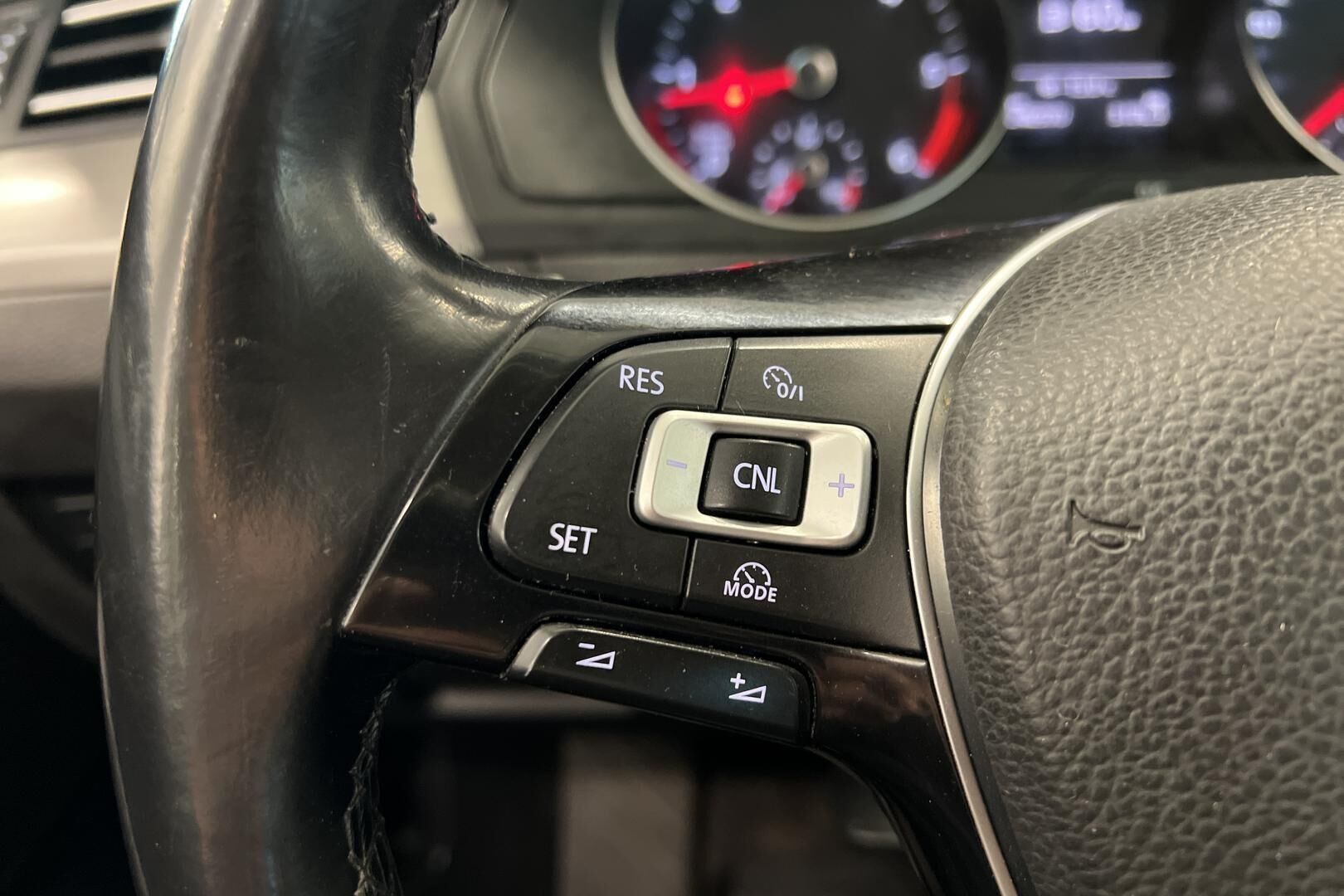 Volkswagen Passat iso kuva 16