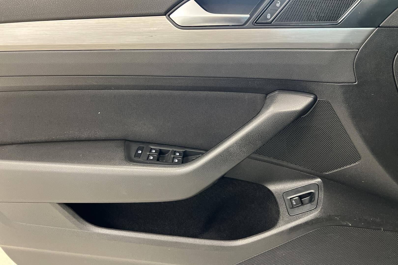 Volkswagen Passat iso kuva 19