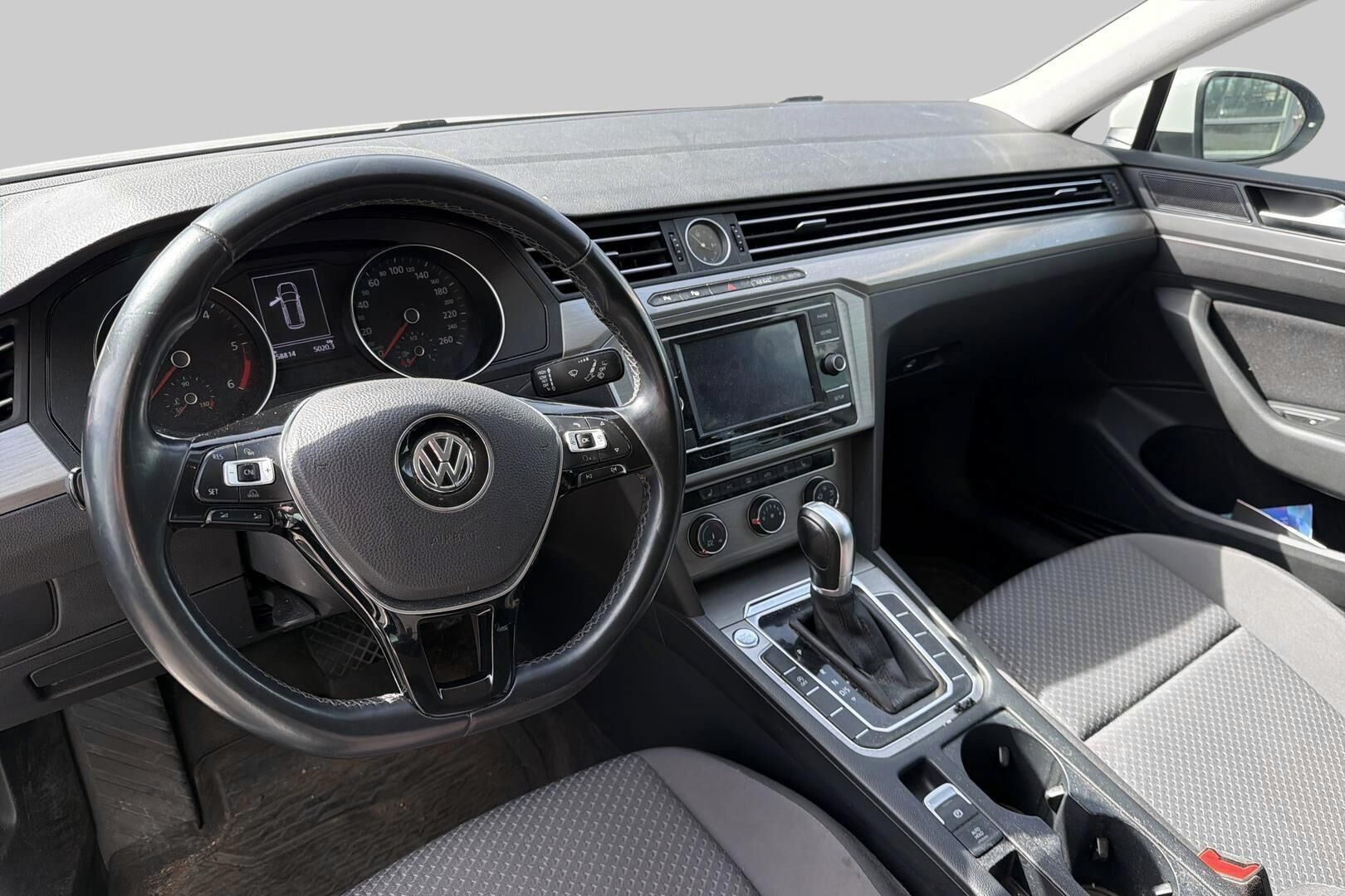 Volkswagen Passat iso kuva 2