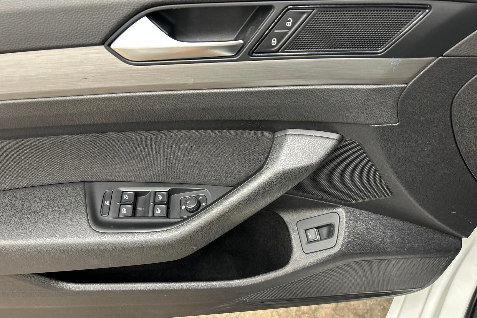 Volkswagen Passat iso kuva 12
