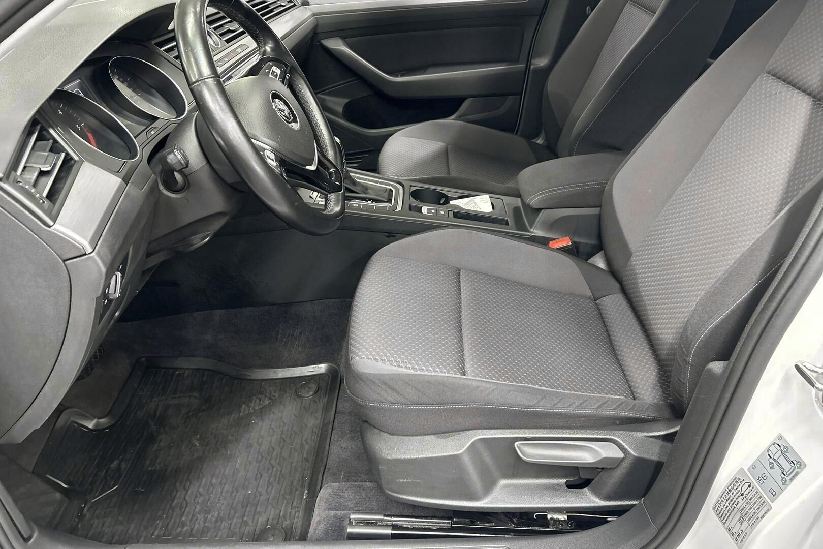 Volkswagen Passat iso kuva 5