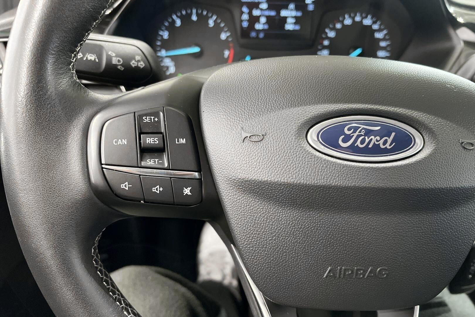 Ford Fiesta iso kuva 39