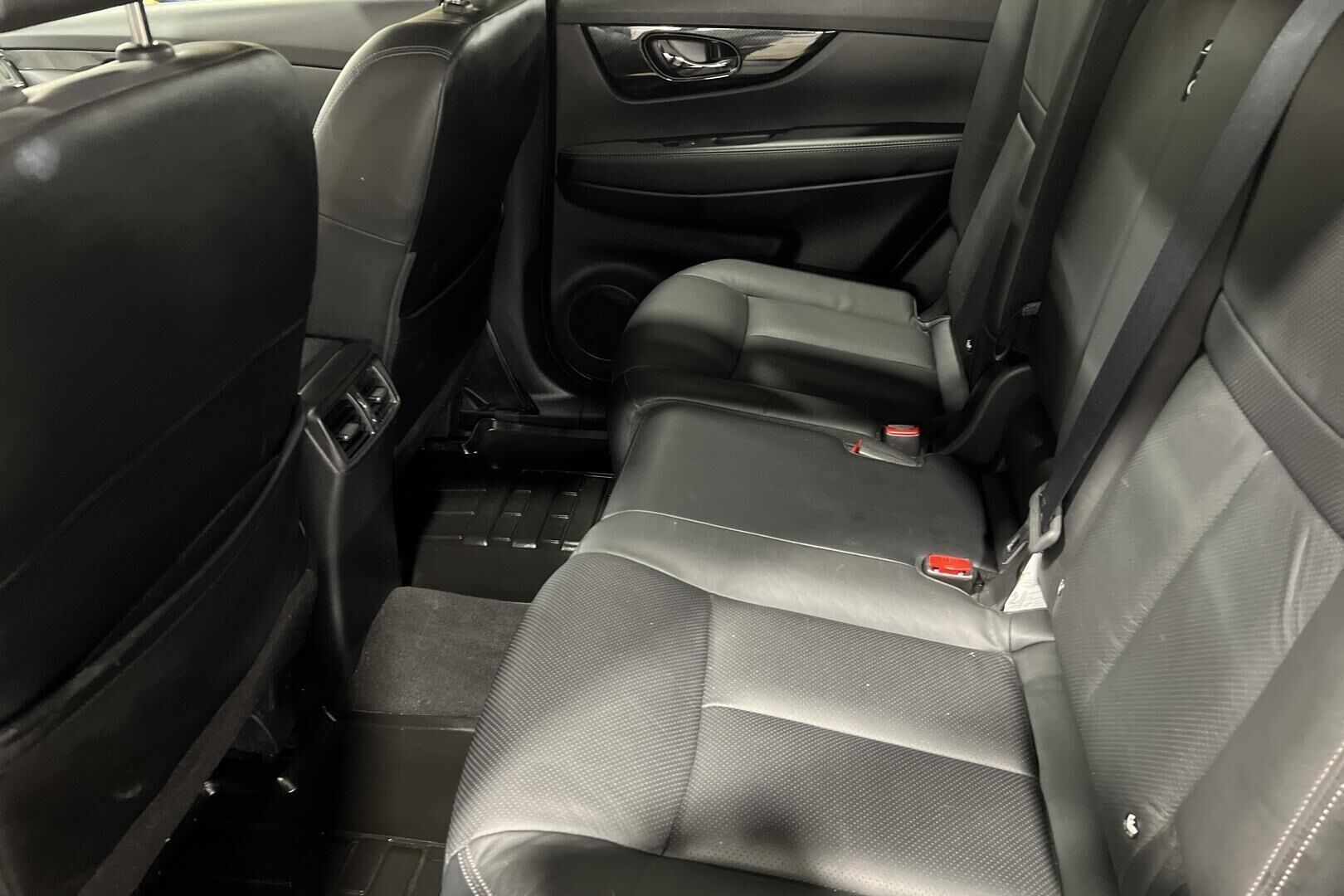 Nissan X-Trail iso kuva 6