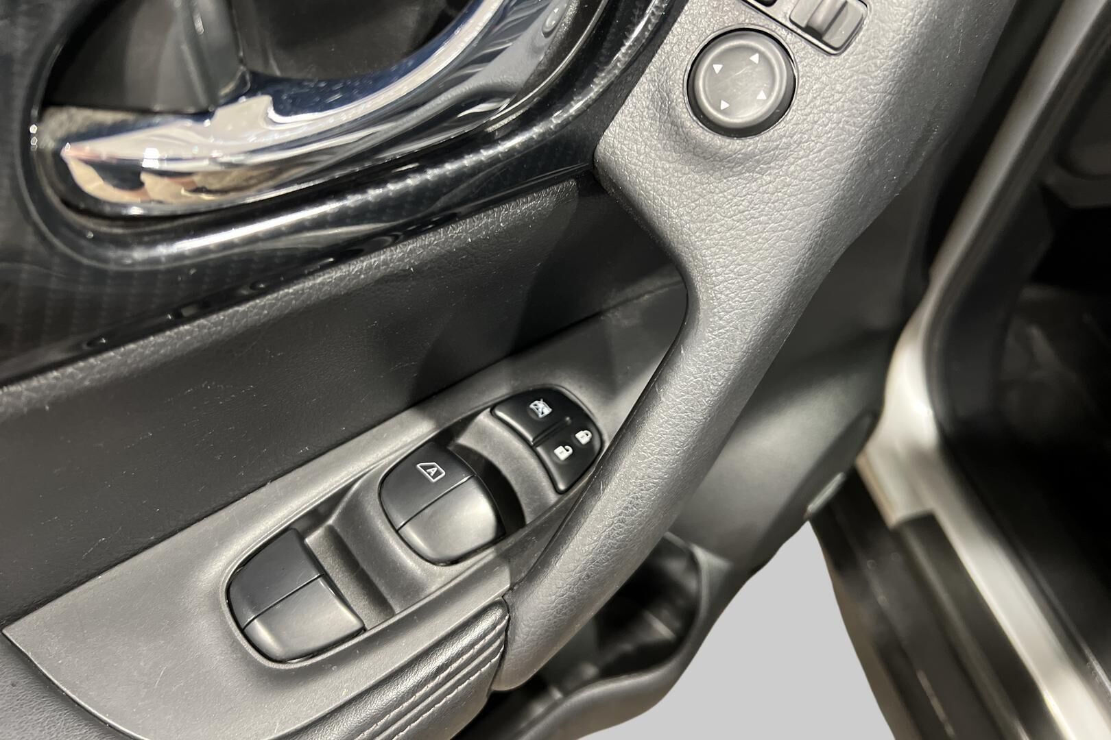 Nissan X-Trail iso kuva 10