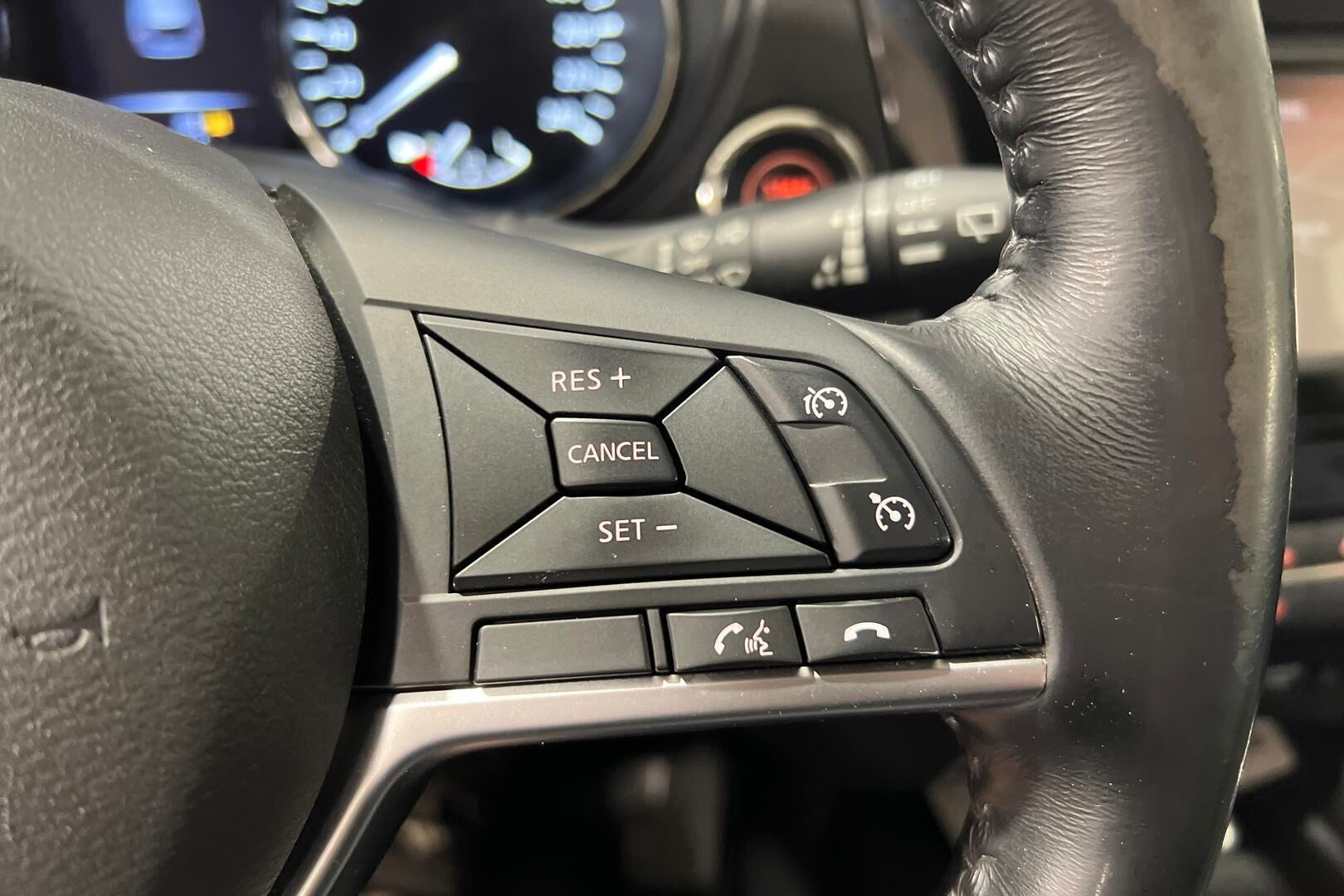 Nissan X-Trail iso kuva 14