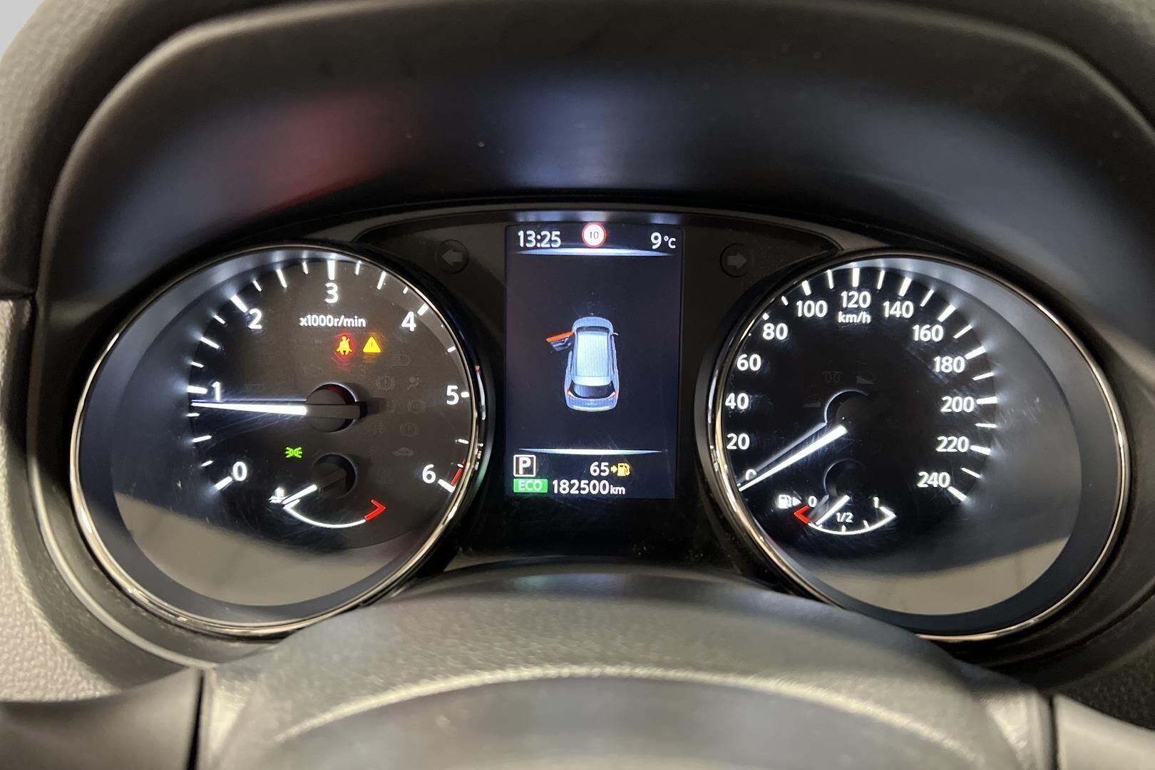 Nissan X-Trail iso kuva 15