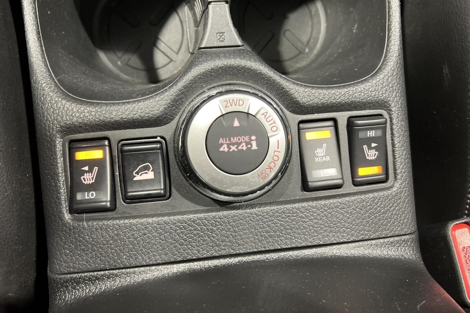 Nissan X-Trail iso kuva 17