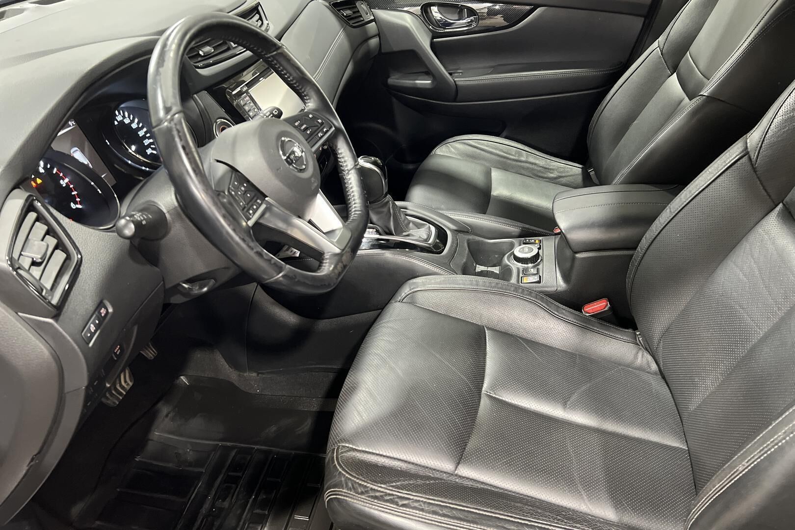 Nissan X-Trail iso kuva 25