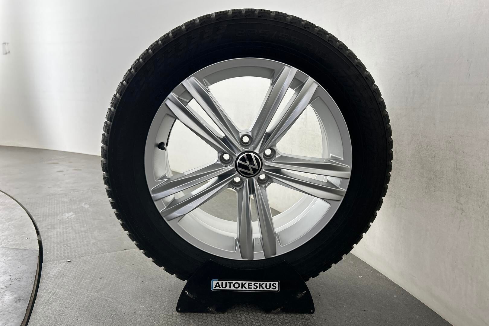 Volkswagen Tiguan iso kuva 13