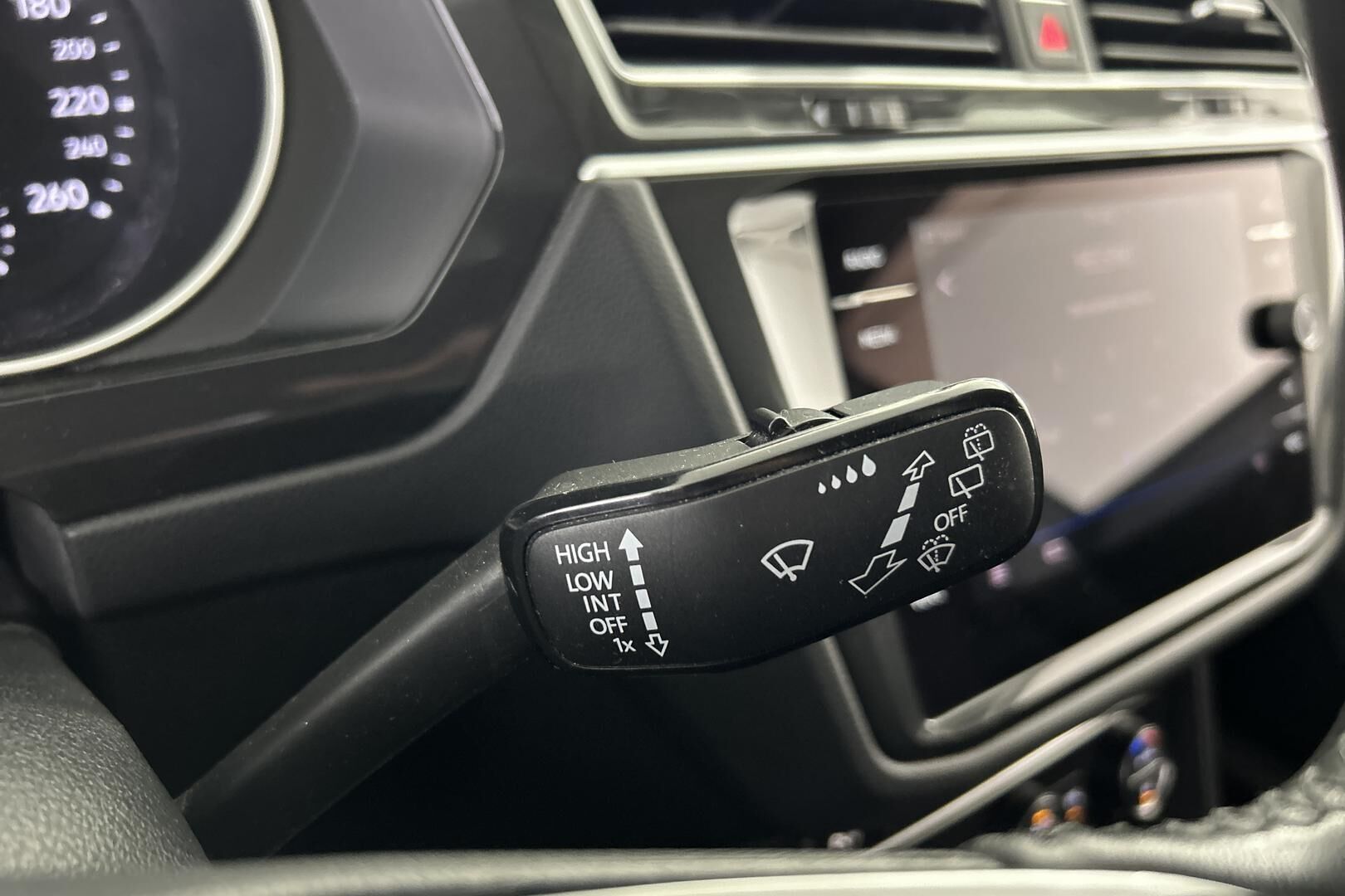 Volkswagen Tiguan iso kuva 18