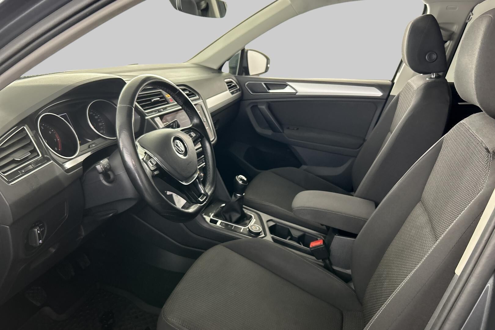 Volkswagen Tiguan iso kuva 9