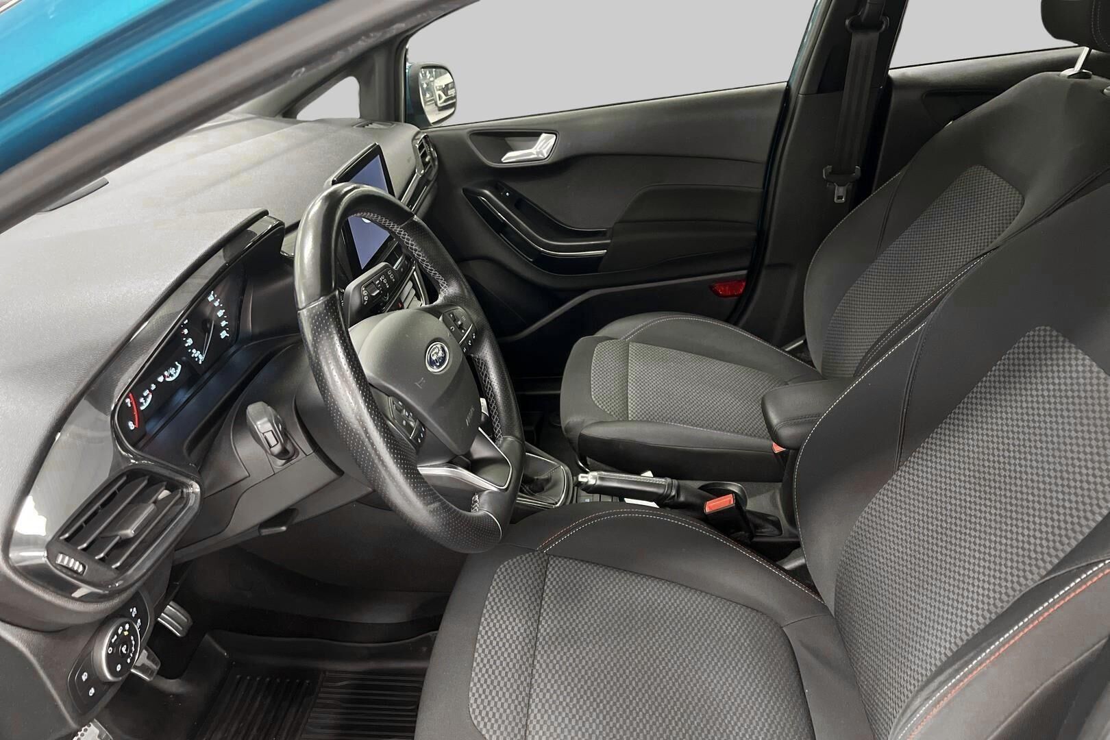 Ford Fiesta iso kuva 9