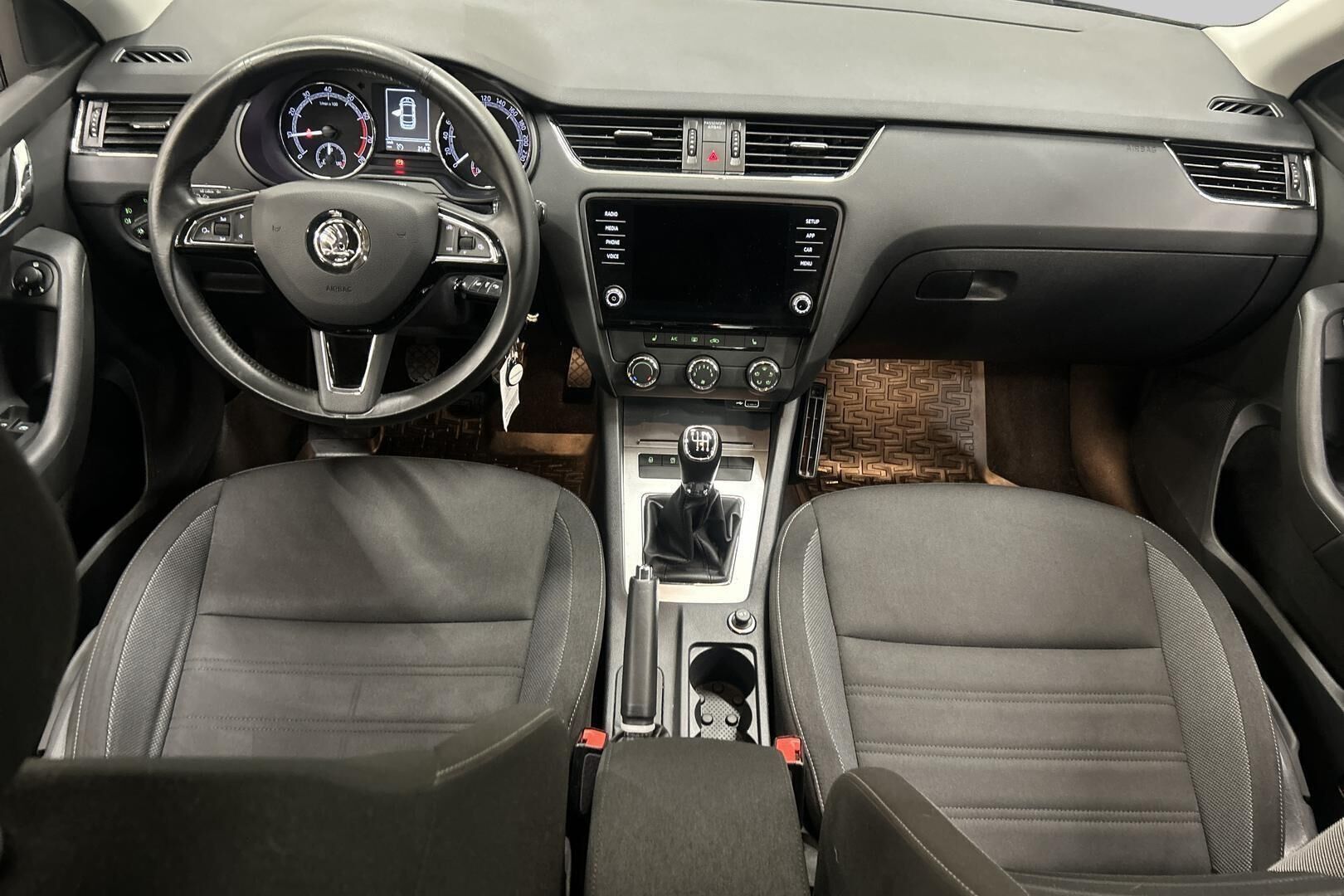 Skoda Octavia iso kuva 11