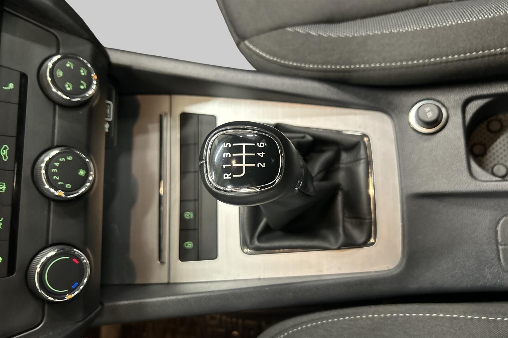 Skoda Octavia iso kuva 16