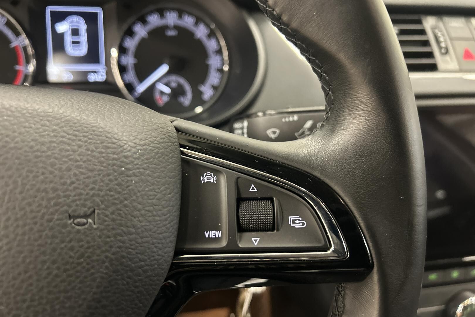 Skoda Octavia iso kuva 18
