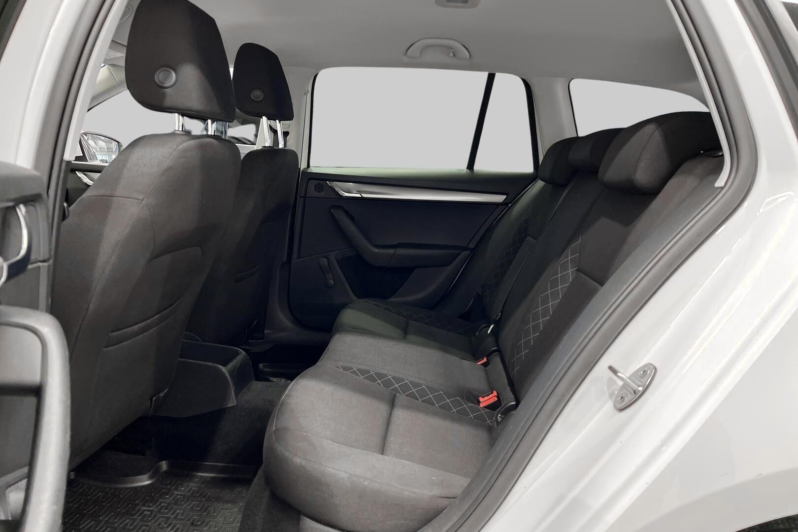 Skoda Octavia iso kuva 10