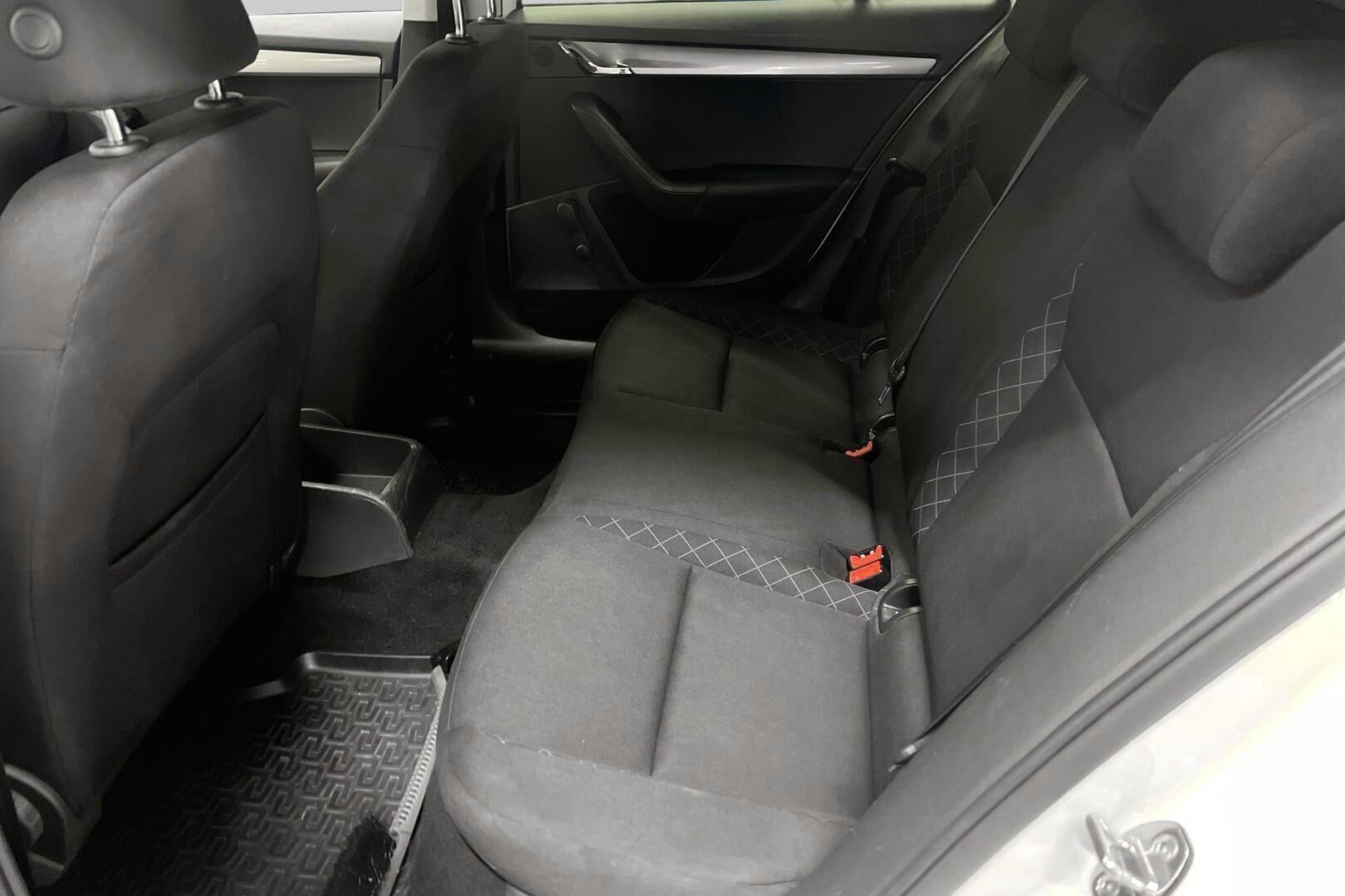 Skoda Octavia iso kuva 10