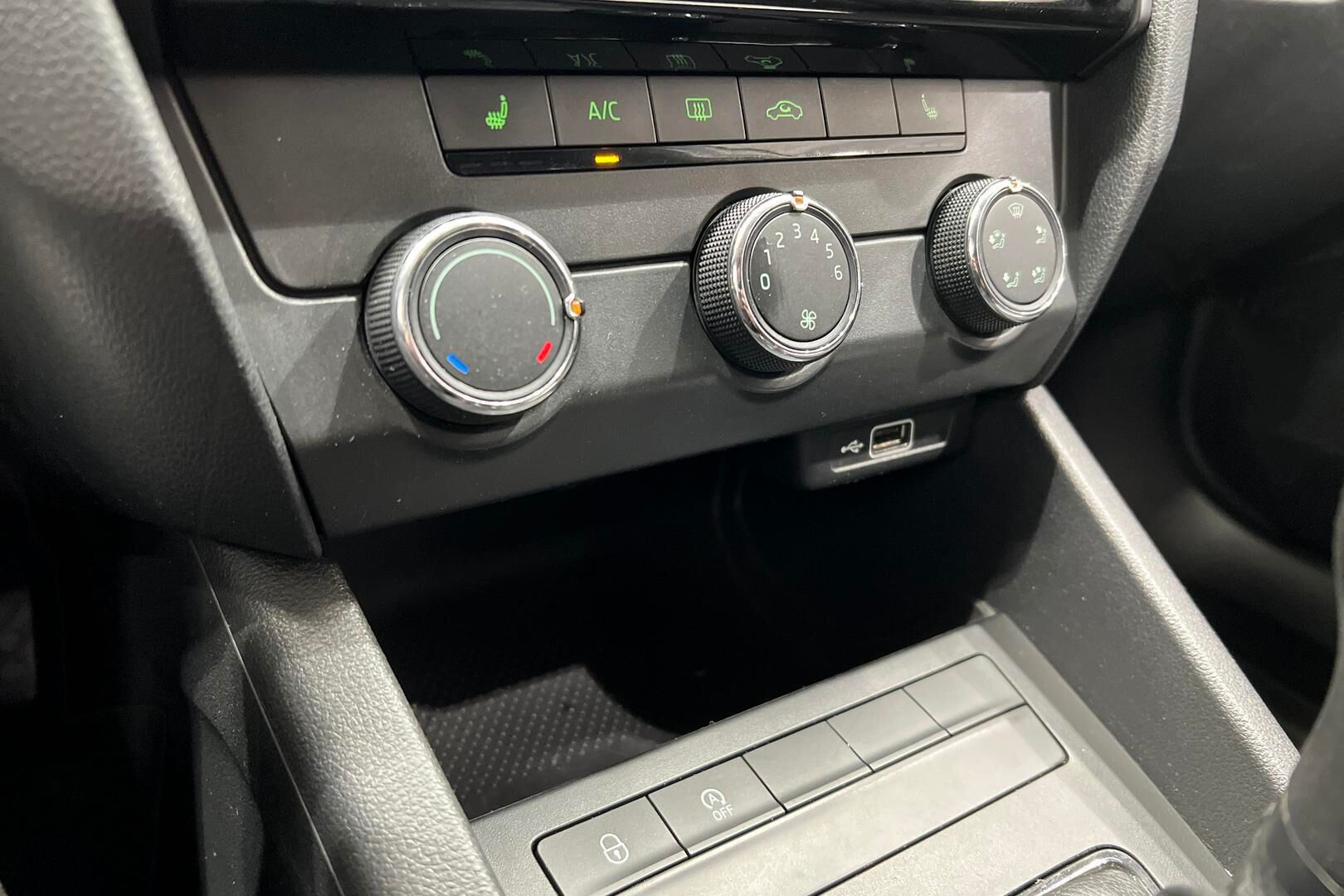 Skoda Octavia iso kuva 16