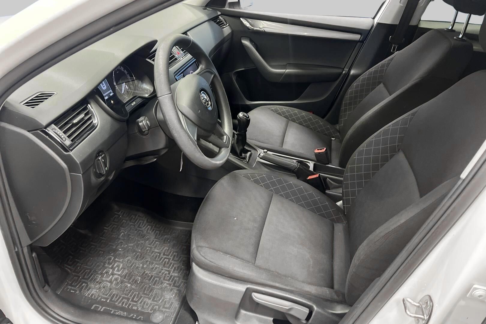 Skoda Octavia iso kuva 9