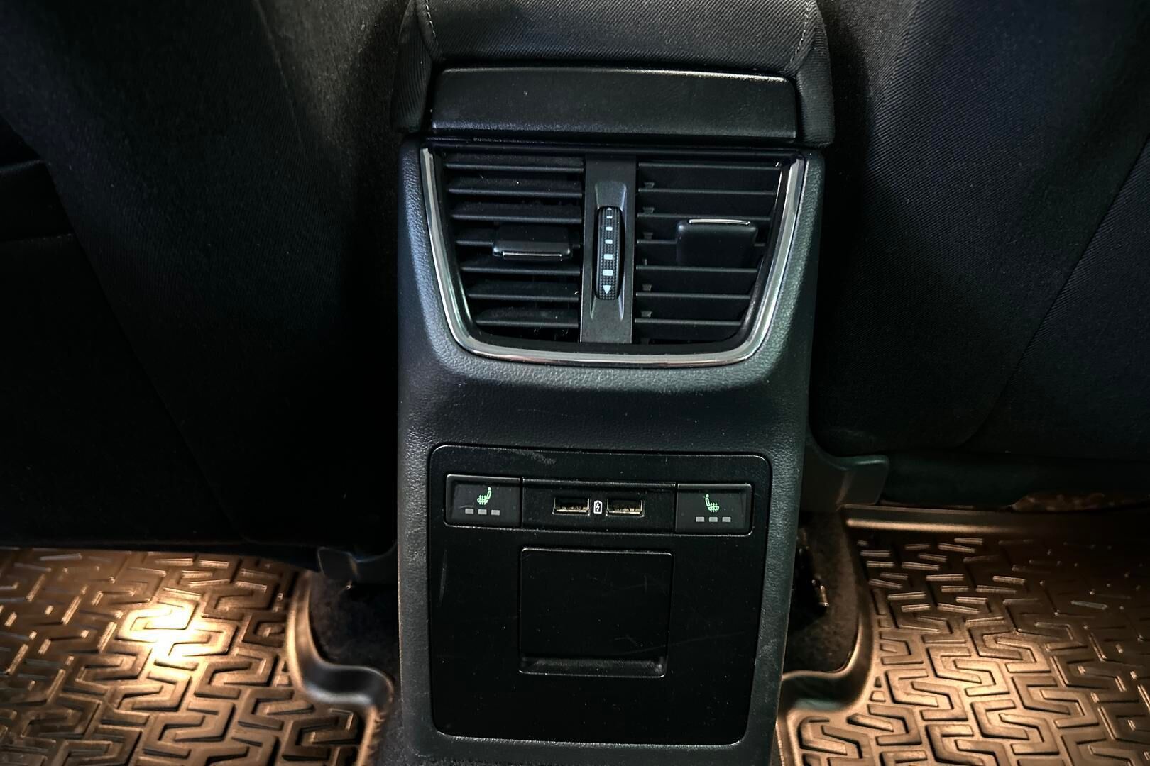 Skoda Octavia iso kuva 15