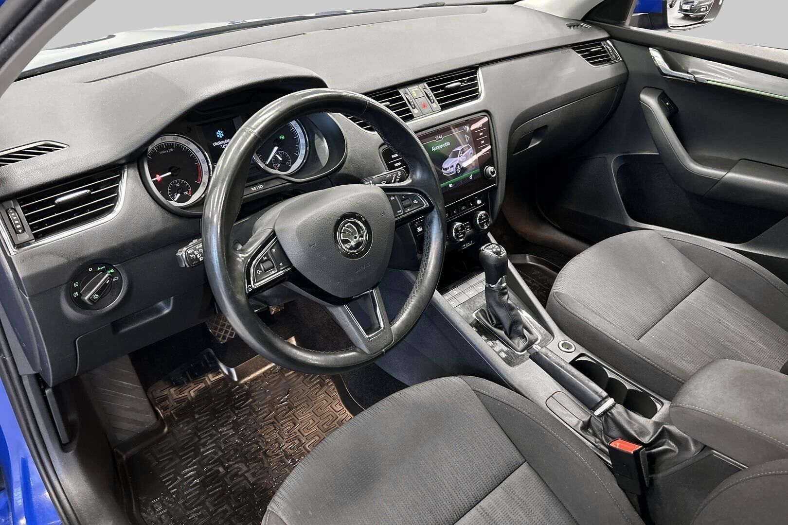 Skoda Octavia iso kuva 8