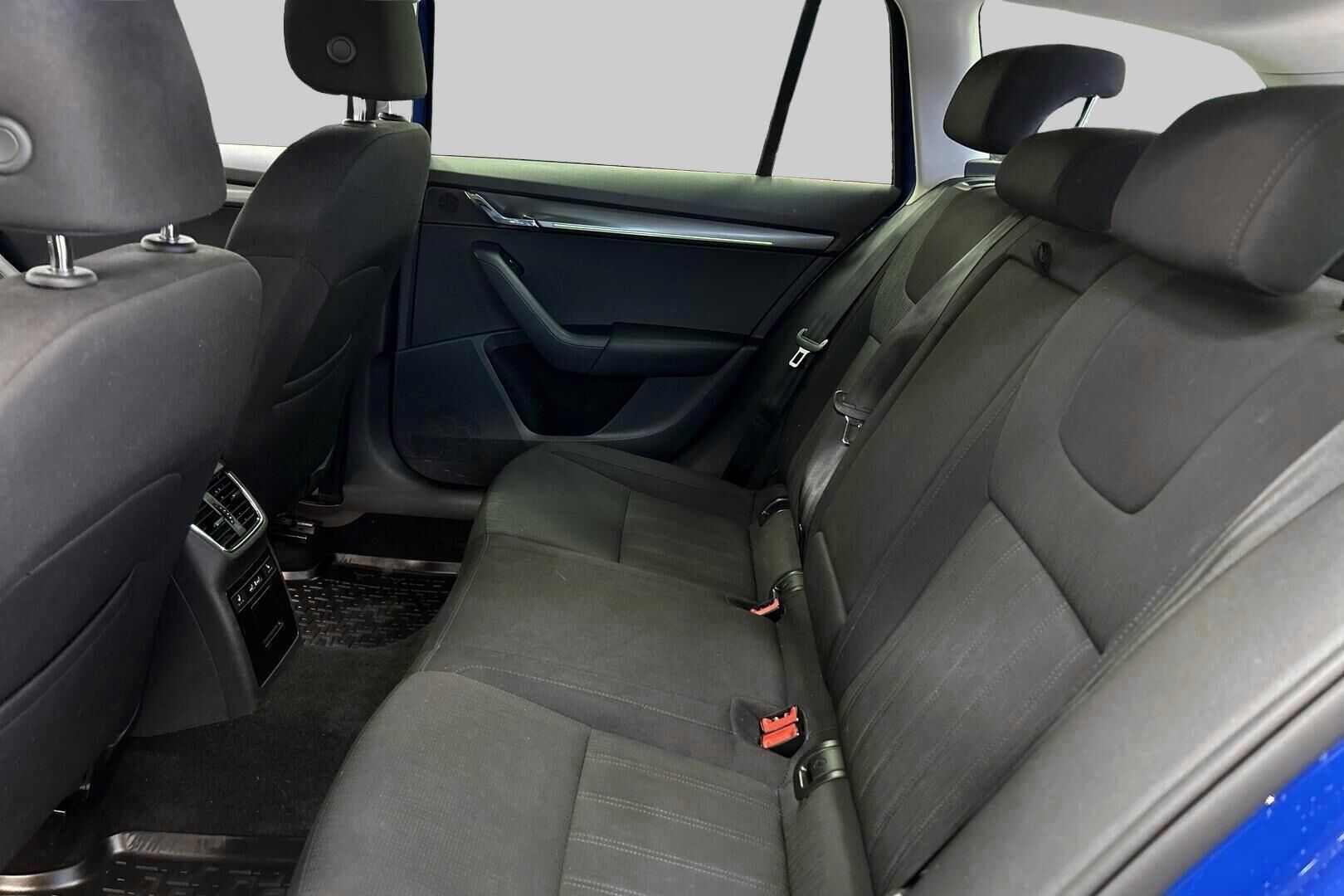 Skoda Octavia iso kuva 9