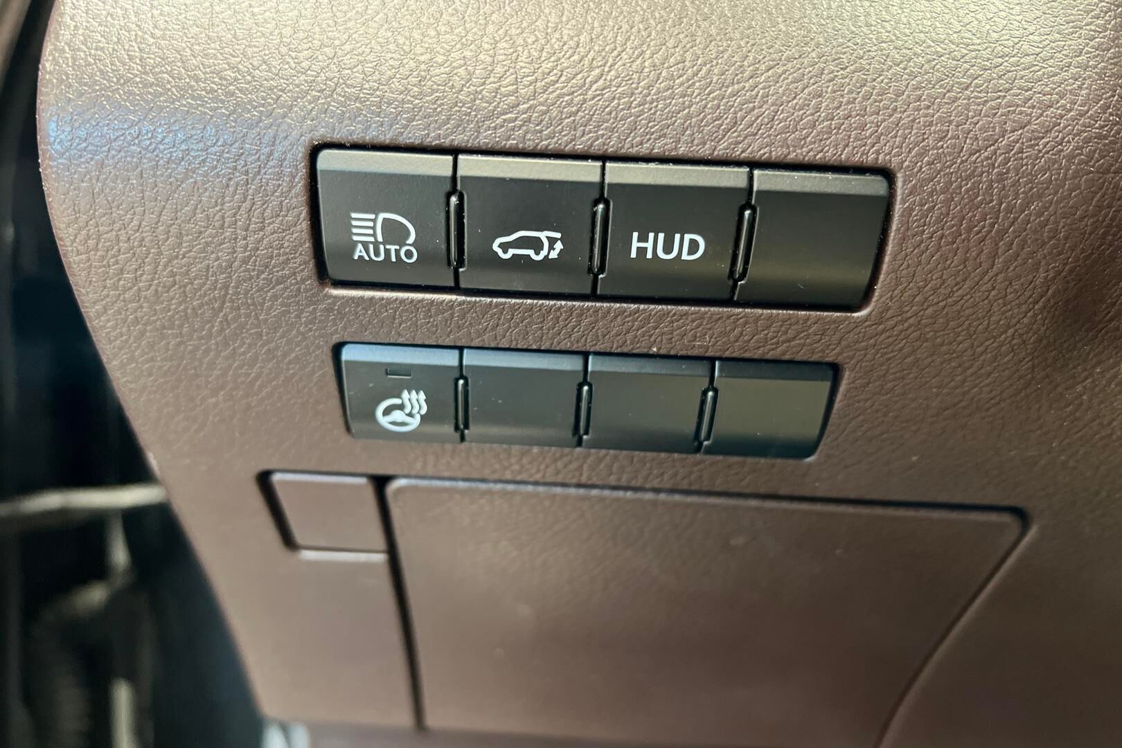 Lexus RX iso kuva 9