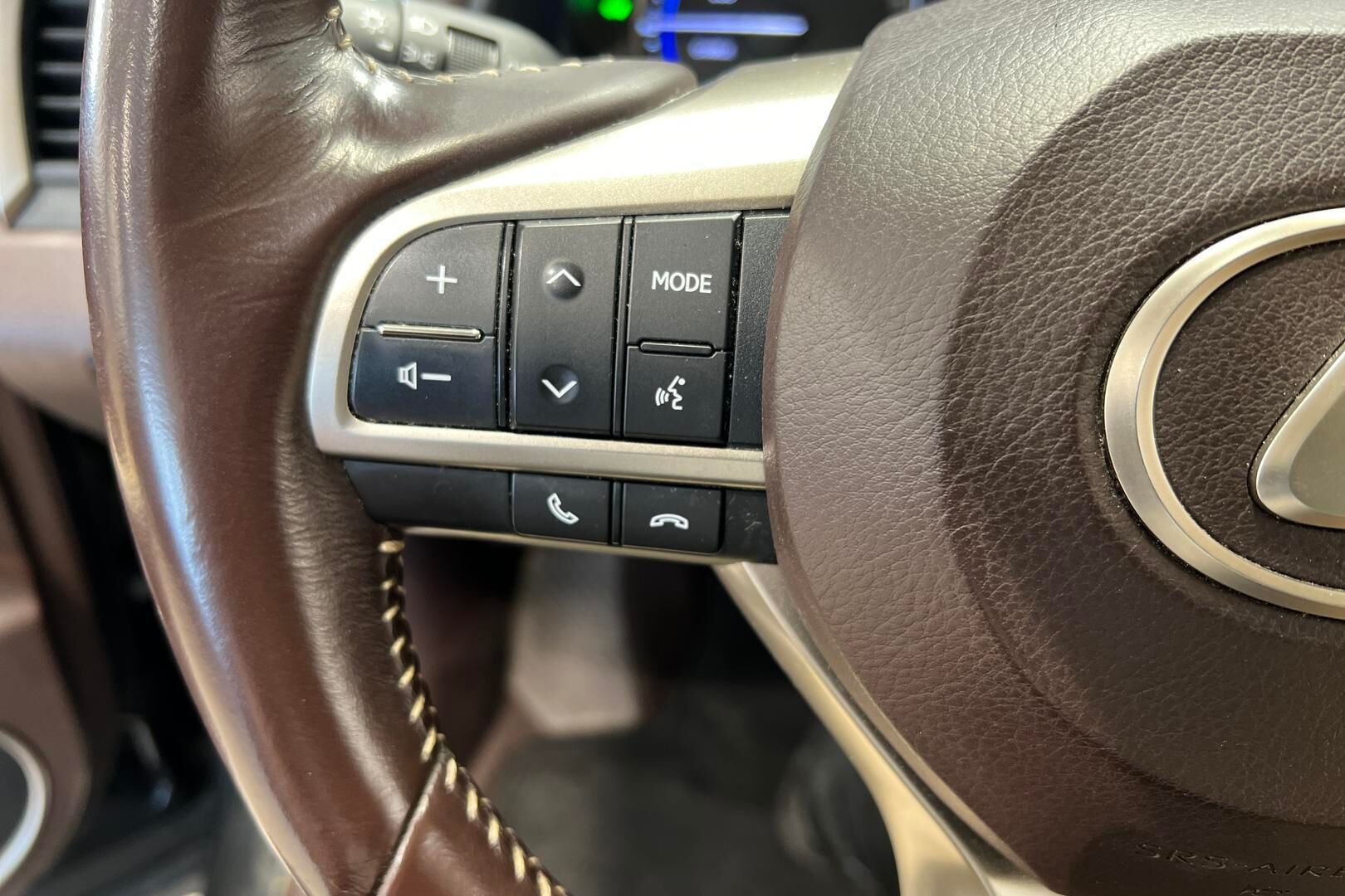 Lexus RX iso kuva 10
