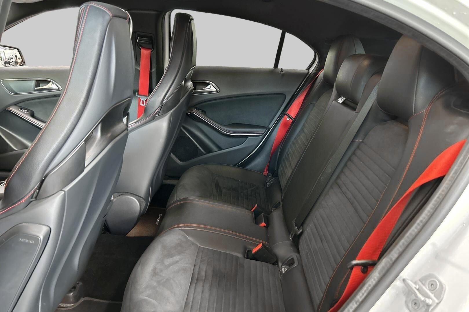 Mercedes-Benz A 45 AMG iso kuva 10