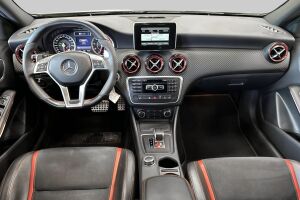 Mercedes-Benz A 45 AMG esikatselu 11