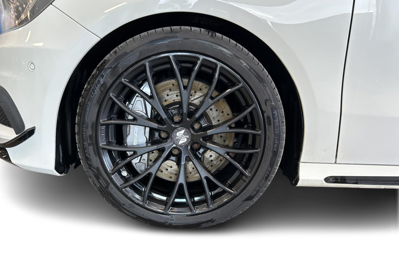 Mercedes-Benz A 45 AMG iso kuva 13