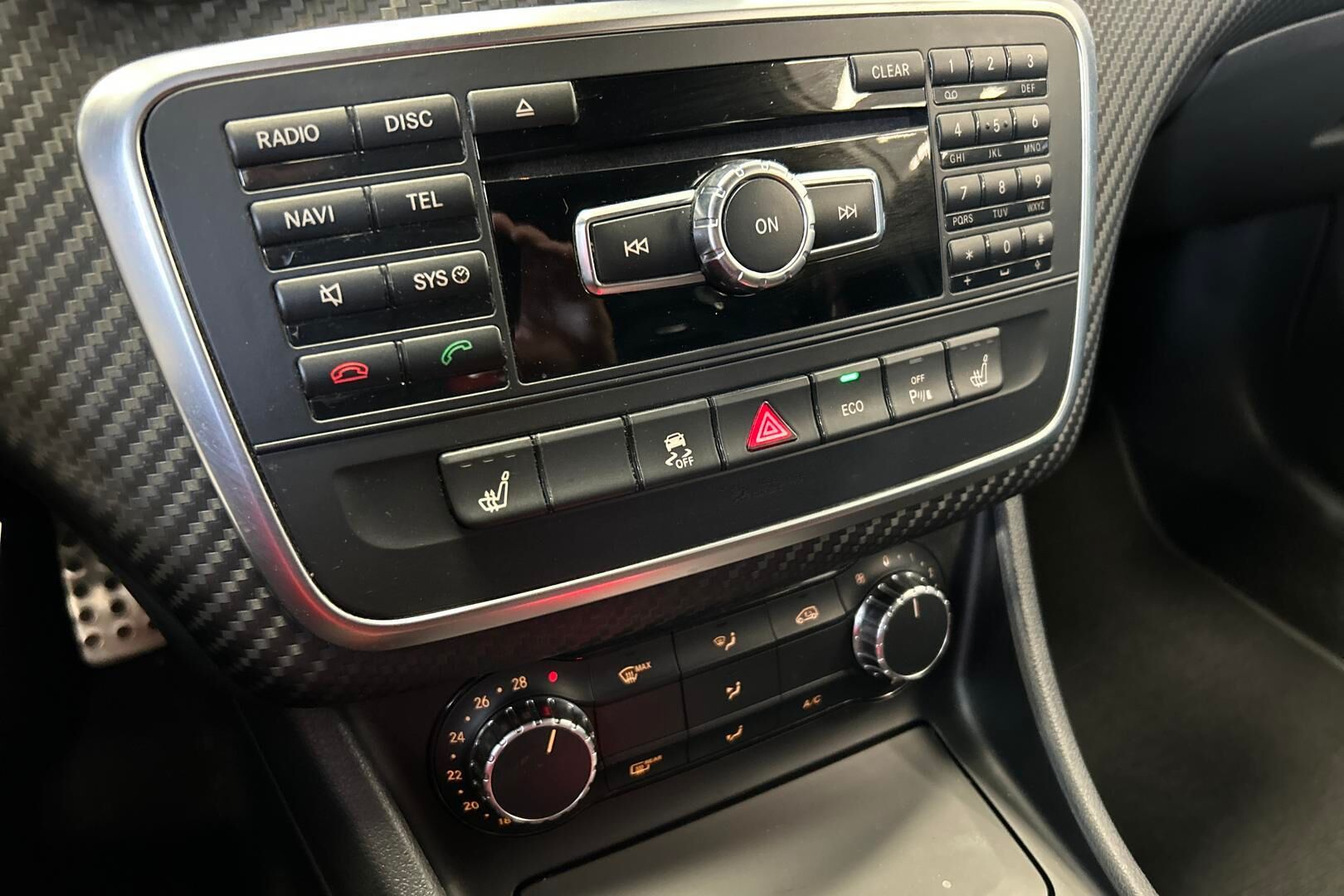 Mercedes-Benz A 45 AMG iso kuva 17