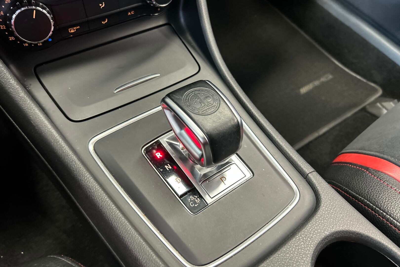 Mercedes-Benz A 45 AMG iso kuva 18