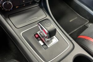 Mercedes-Benz A 45 AMG esikatselu 18