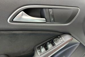 Mercedes-Benz A 45 AMG esikatselu 23