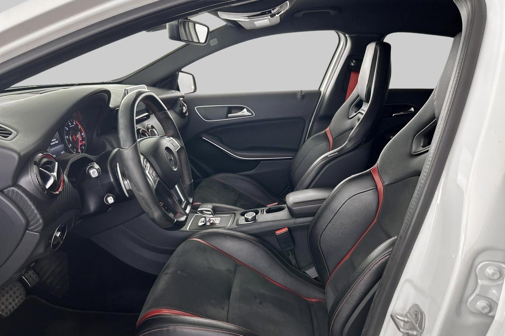 Mercedes-Benz A iso kuva 8