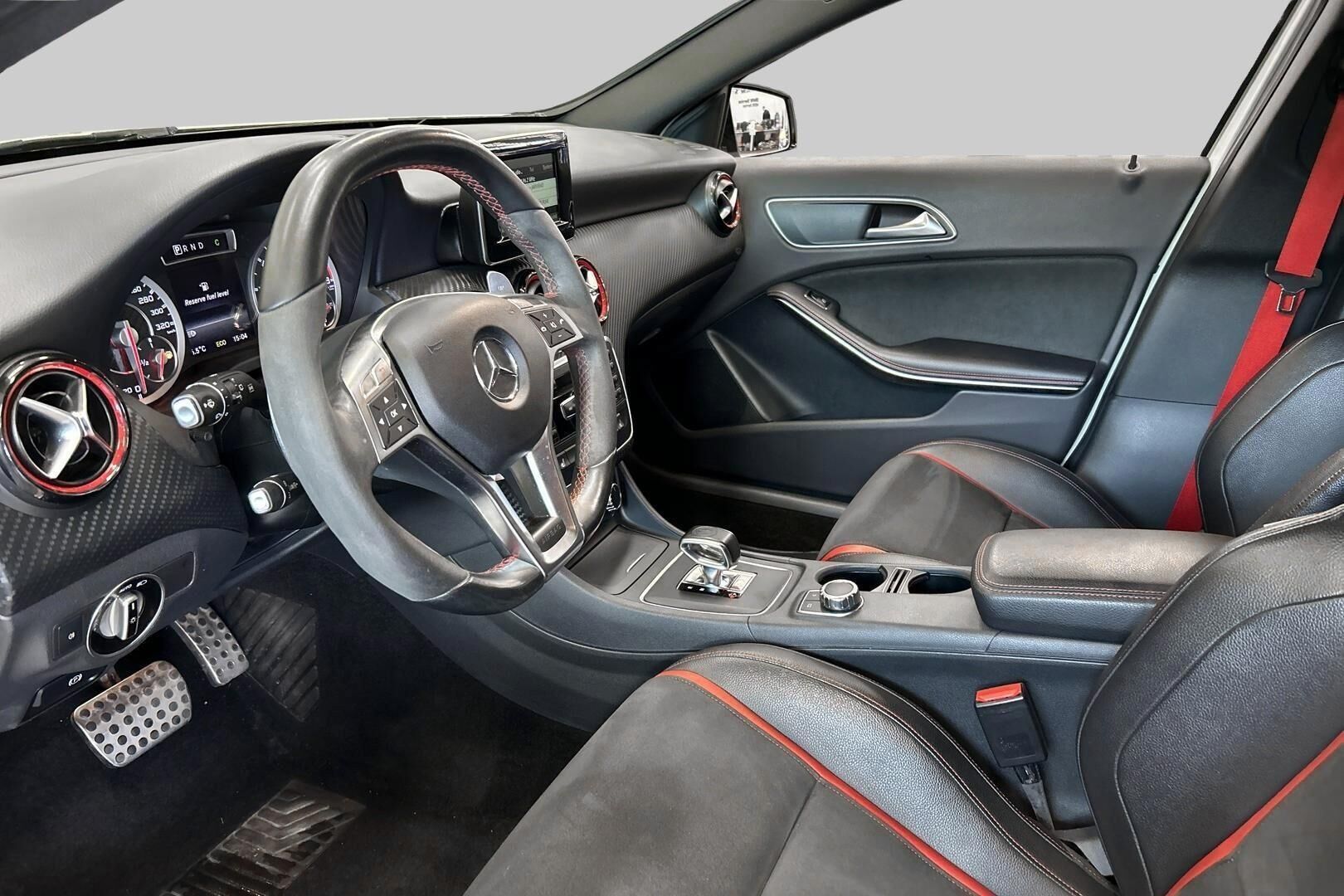 Mercedes-Benz A 45 AMG iso kuva 9