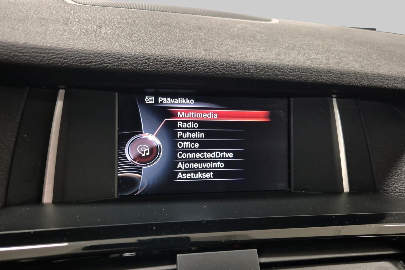 BMW X4 iso kuva 14