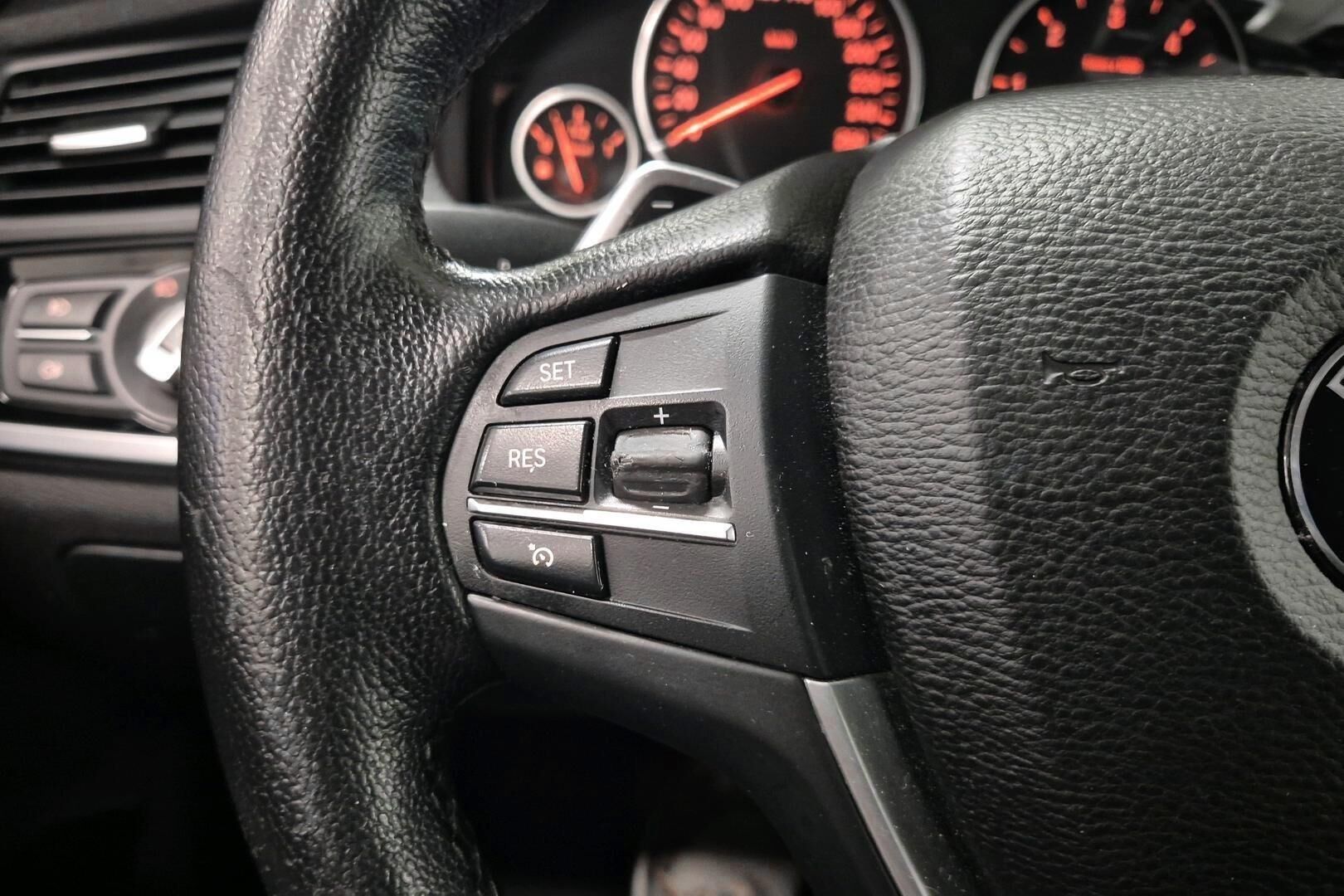 BMW X4 iso kuva 18