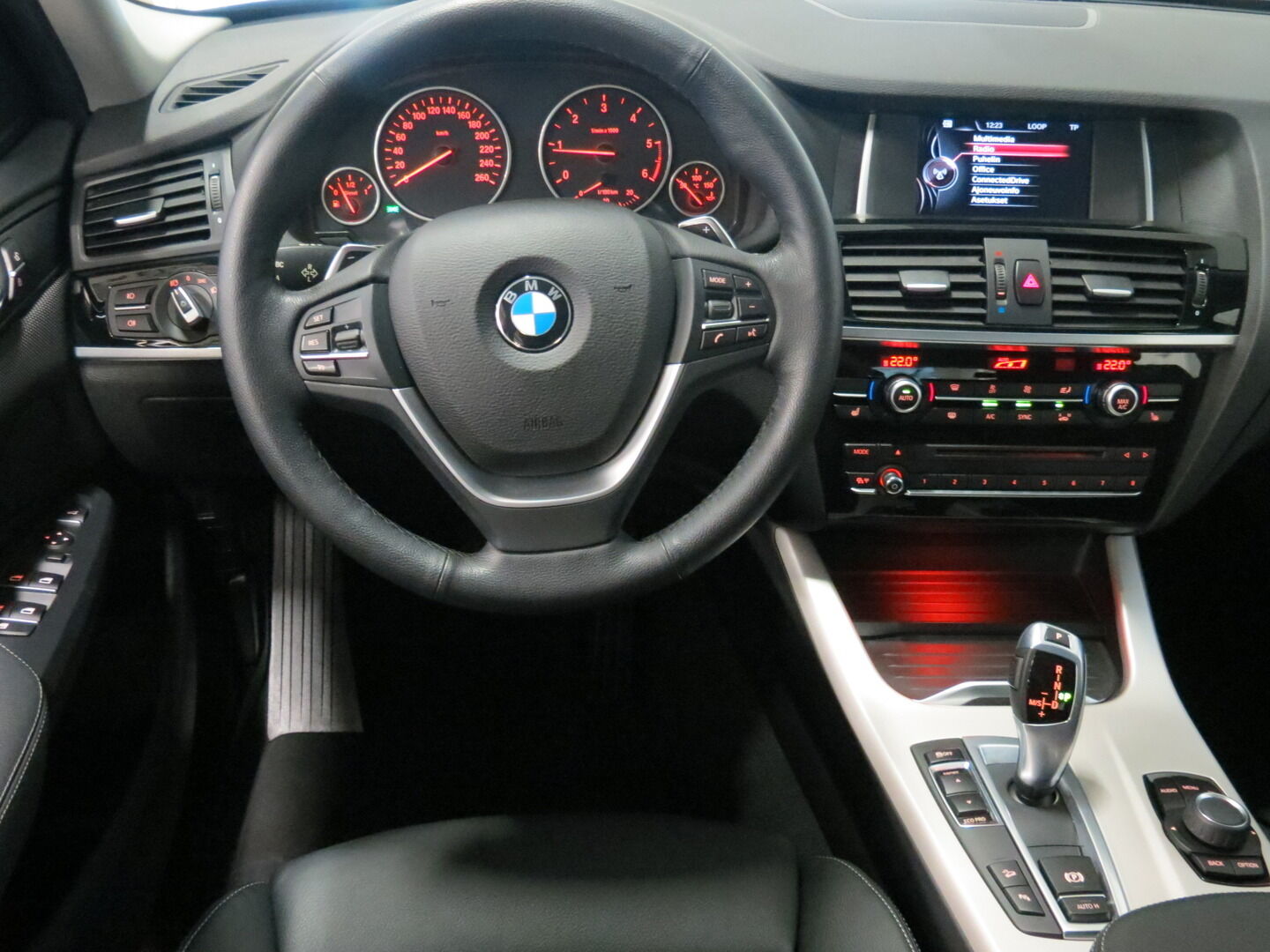 BMW X4 iso kuva 4