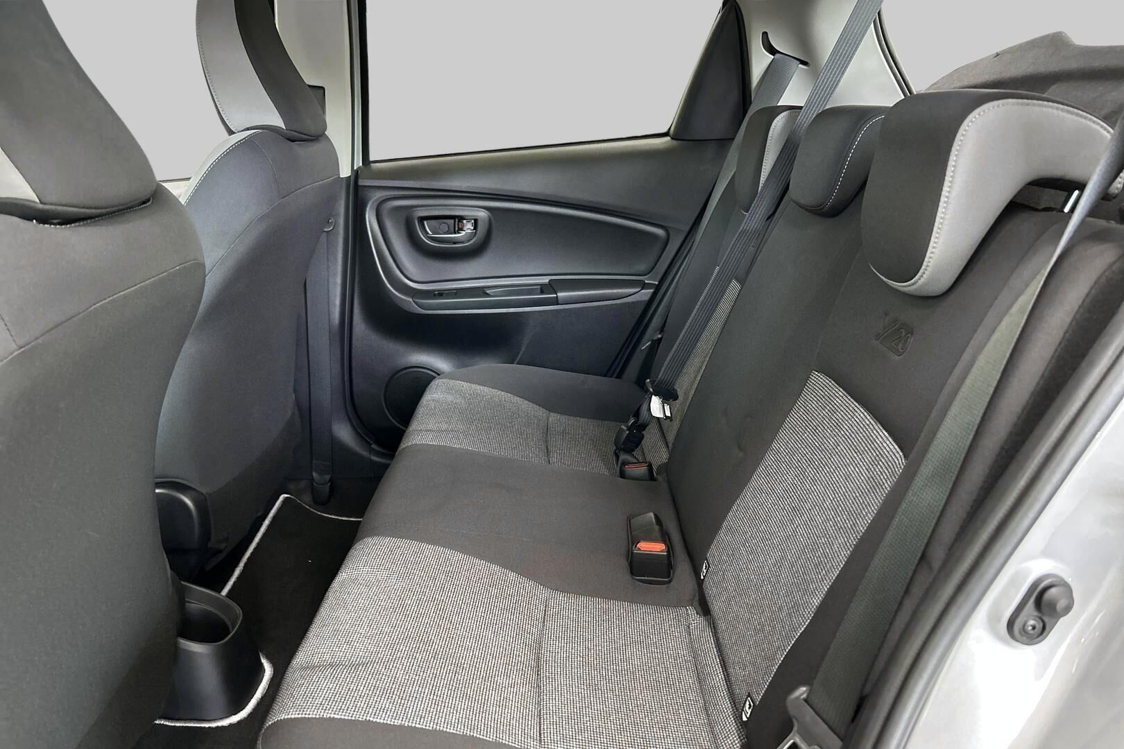 Toyota Yaris iso kuva 10