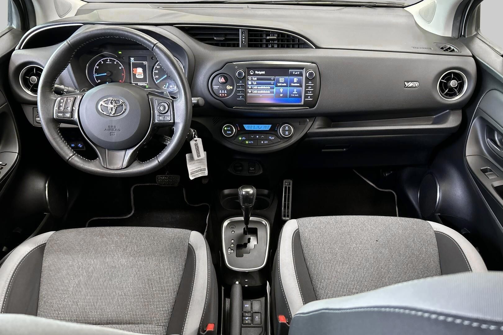 Toyota Yaris iso kuva 11